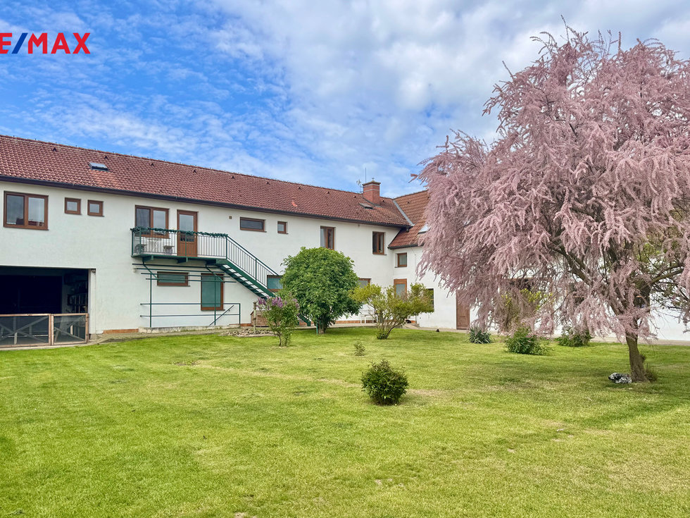 Prodej hotelu, penzionu 372 m², Zvěrkovice
