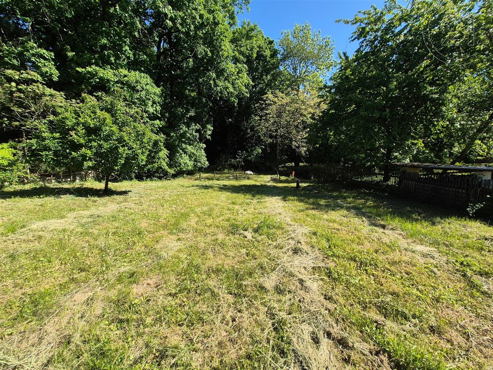 Prodej zahrady 1271 m², Omice