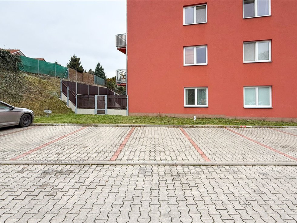 Prodej parkovacího místa 11 m², Kuřim