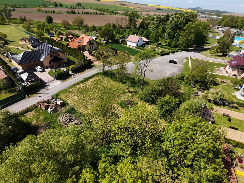 Prodej stavební parcely 1060 m², Domaželice