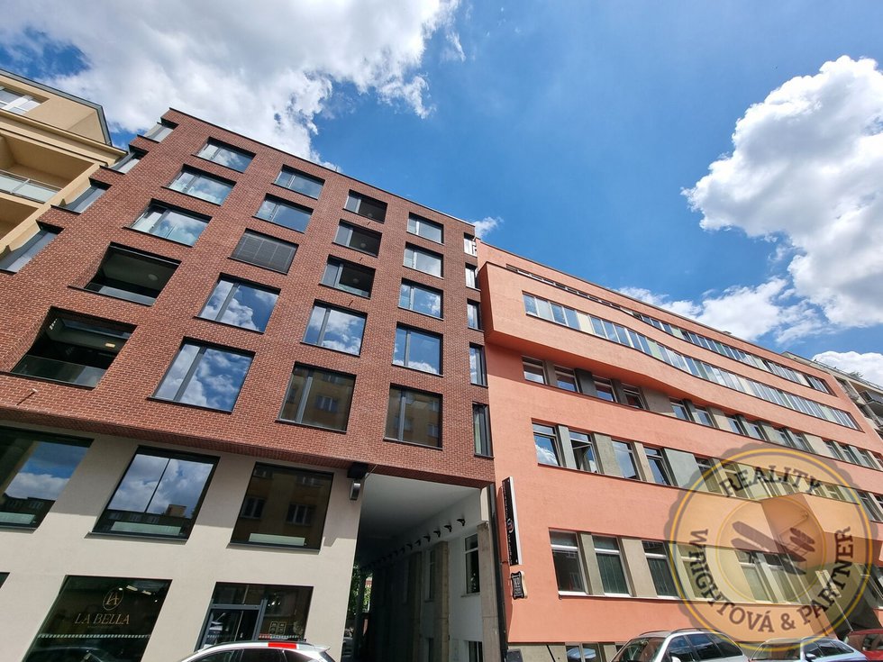Pronájem kanceláře 316 m², Praha