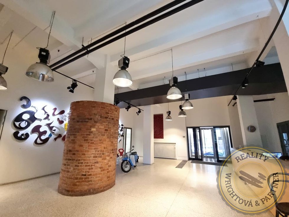 Pronájem kanceláře 714 m², Praha