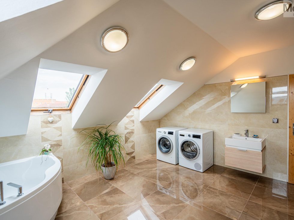 Prodej bytu 5+1 a více 170 m², Most