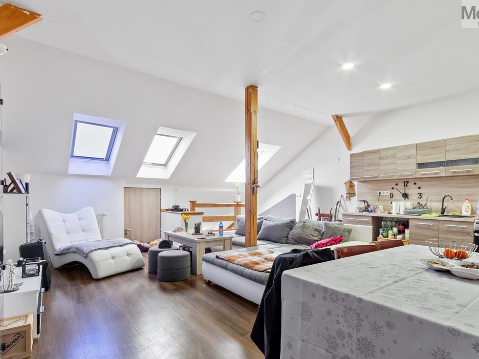 Pronájem bytu 2+kk 80 m², Hostomice