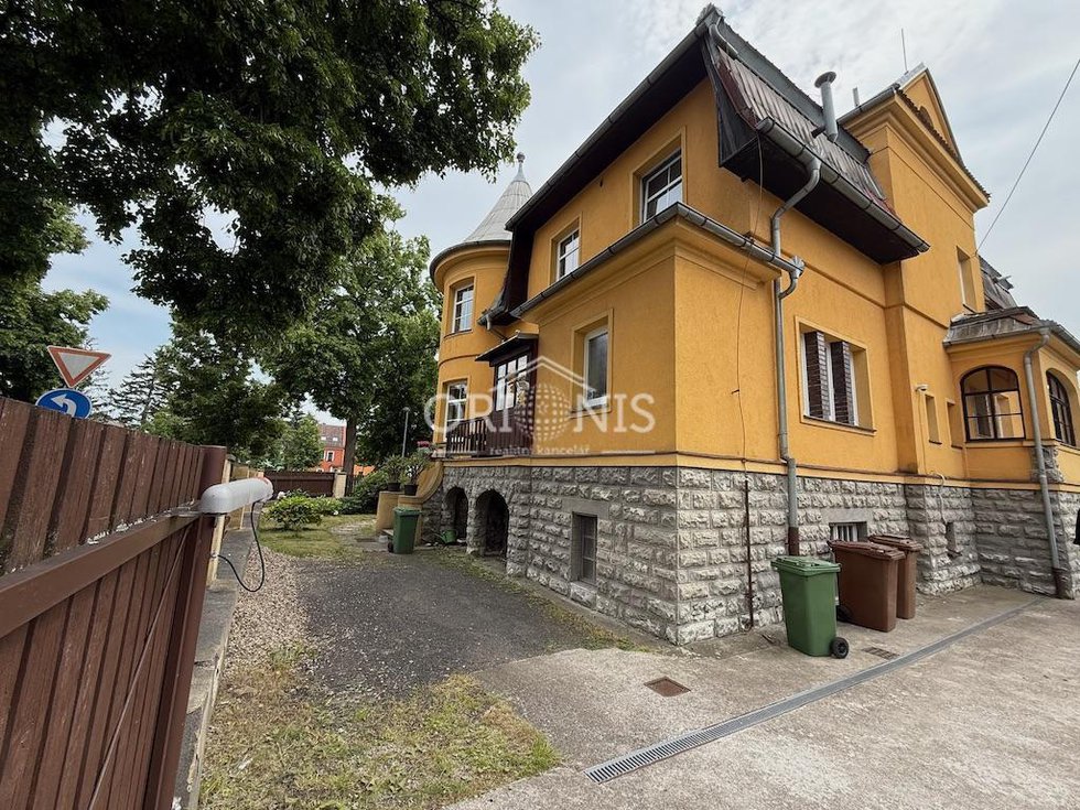 Pronájem bytu 4+1 80 m², Chomutov