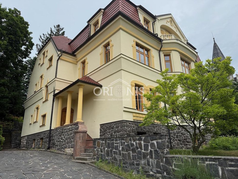 Pronájem bytu 4+1 150 m², Chomutov