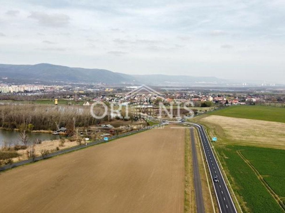 Prodej komerčního pozemku 74902 m², Chomutov