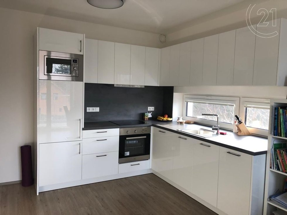 Pronájem bytu 2+kk 42 m², Velké Popovice