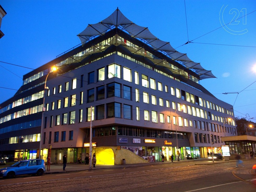 Pronájem kanceláře 239 m², Praha