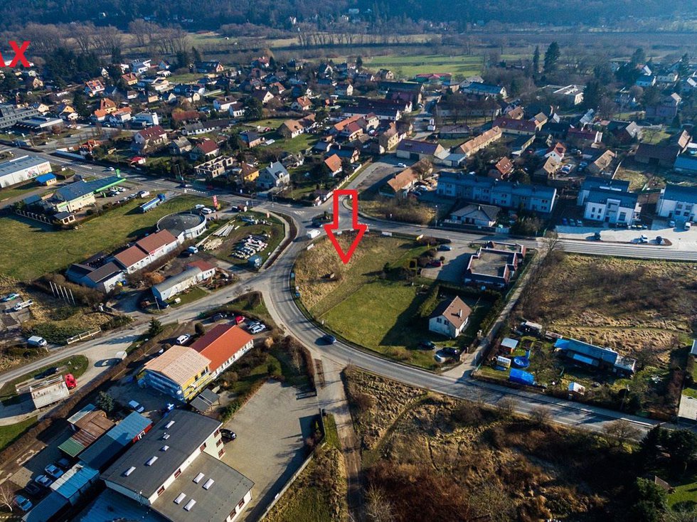 Prodej komerčního pozemku 1483 m², Lety