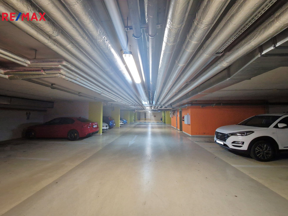 Pronájem parkovacího místa 13 m², Praha