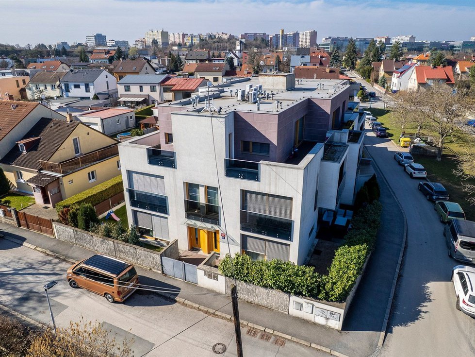 Pronájem rodinného domu 250 m², Praha