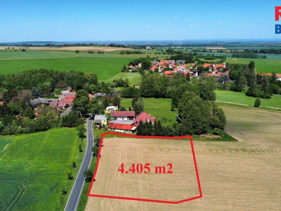 Prodej stavební parcely 4405 m², Bečváry