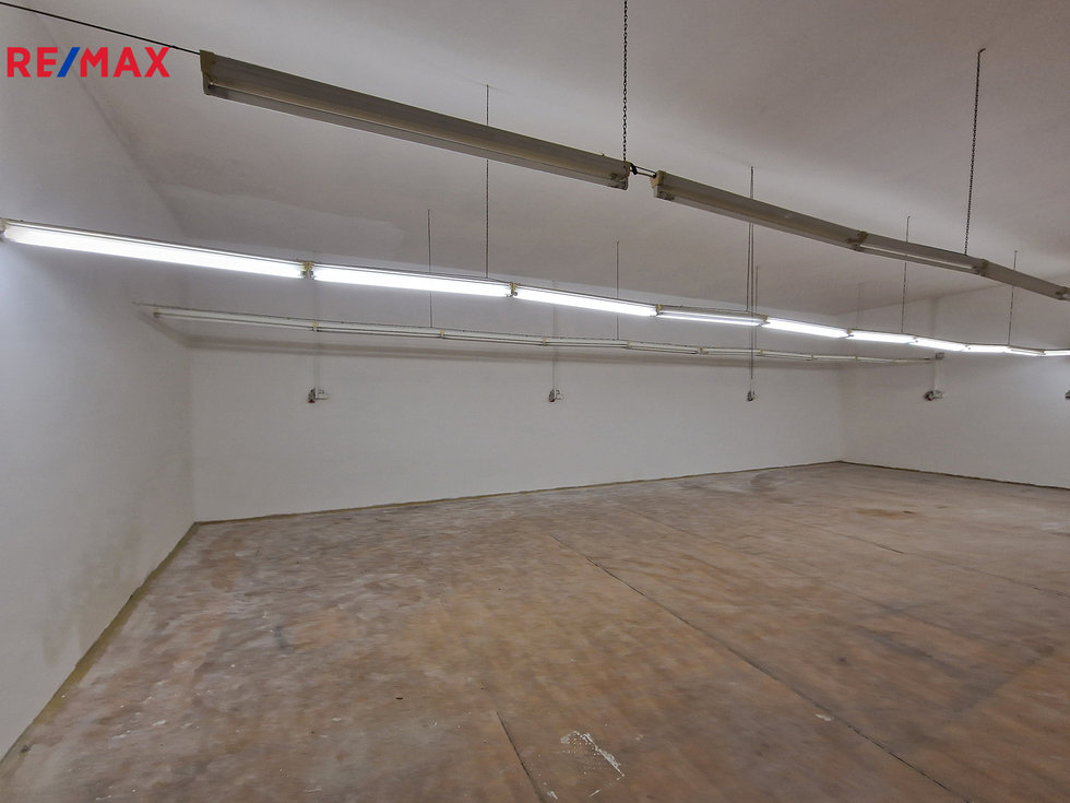 Pronájem obchodu 153 m², Stonařov