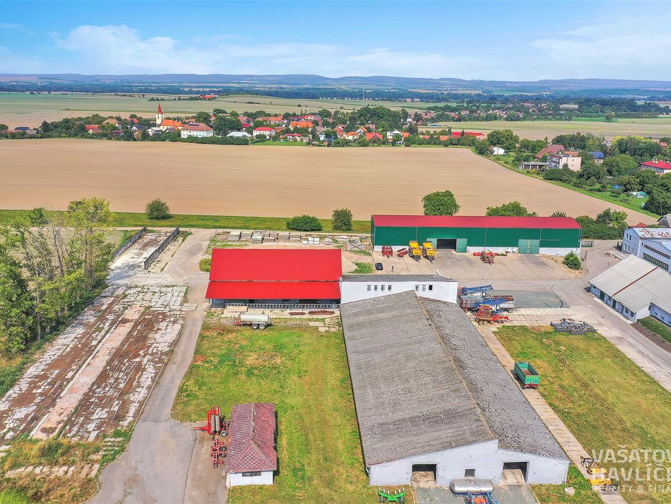 Prodej výrobního objektu 2100 m², Jasenná