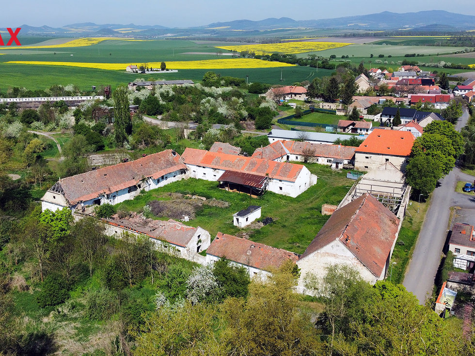 Prodej zemědělské usedlosti 2500 m², Počedělice