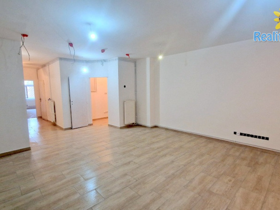 Pronájem obchodu 90 m², Praha