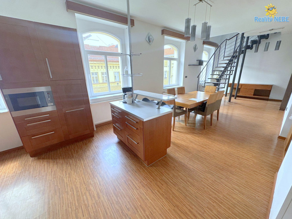 Pronájem bytu 5+1 a více 214 m², Praha