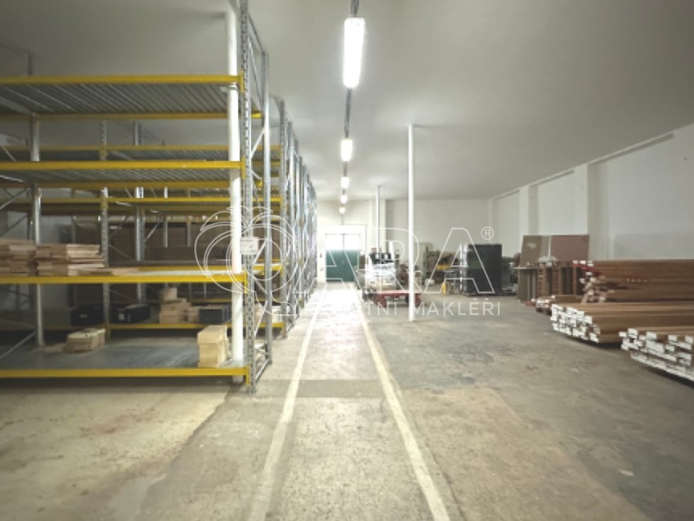Prodej skladu 1700 m², Luby