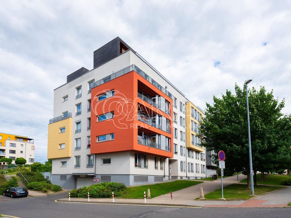Pronájem parkovacího místa 13 m², Praha