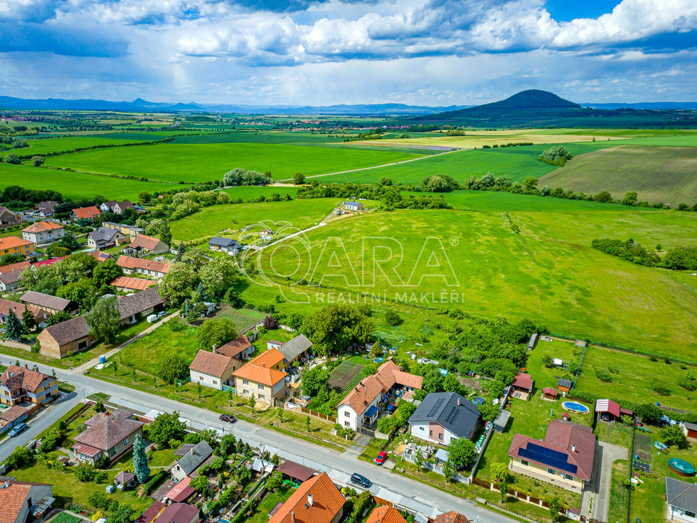 Prodej stavební parcely 3164 m², Ledčice