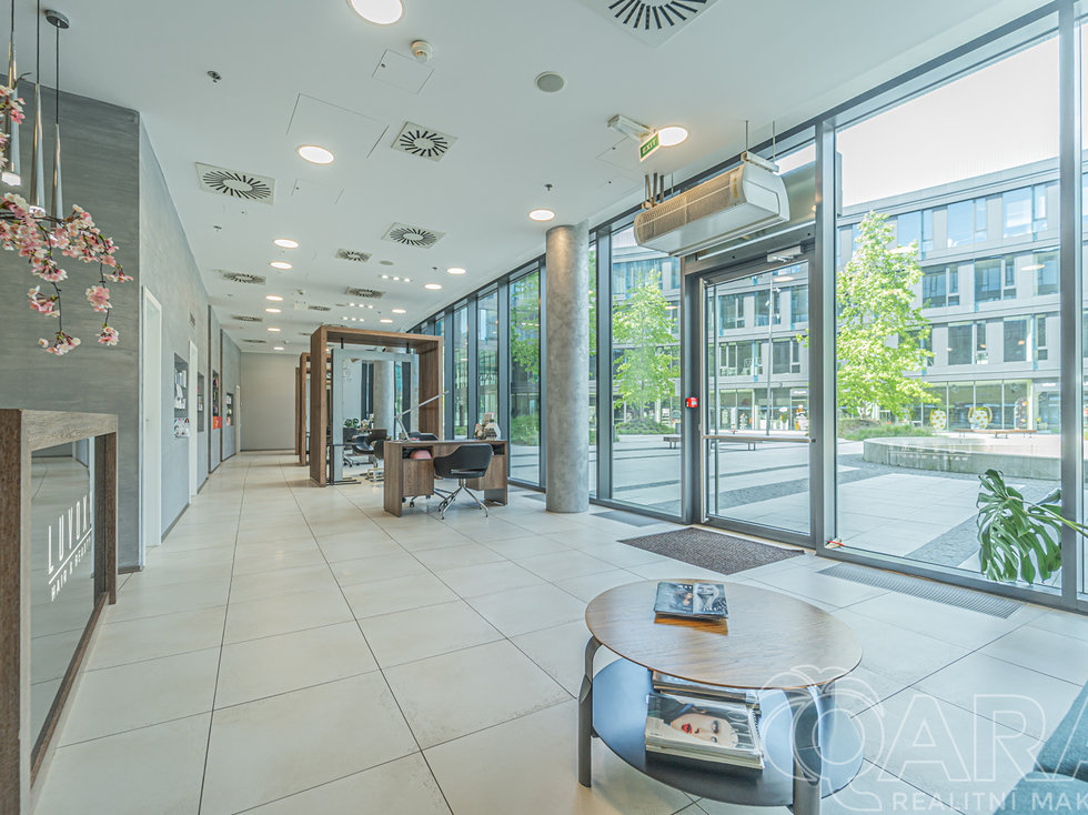 Pronájem obchodu 163 m², Praha