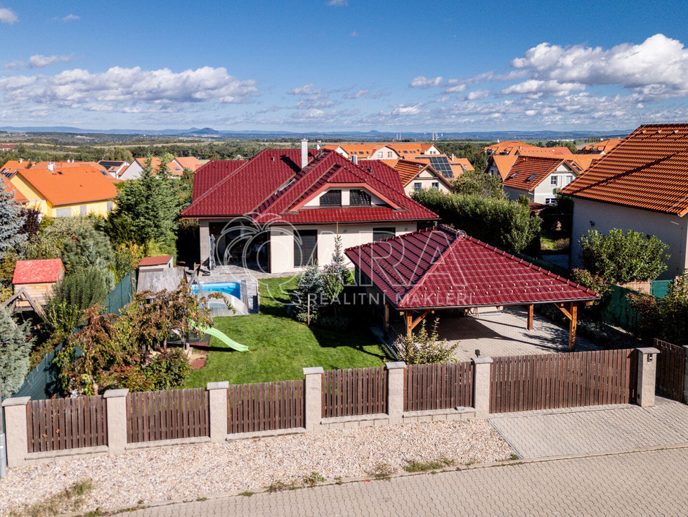 Prodej rodinného domu 252 m², Holubice