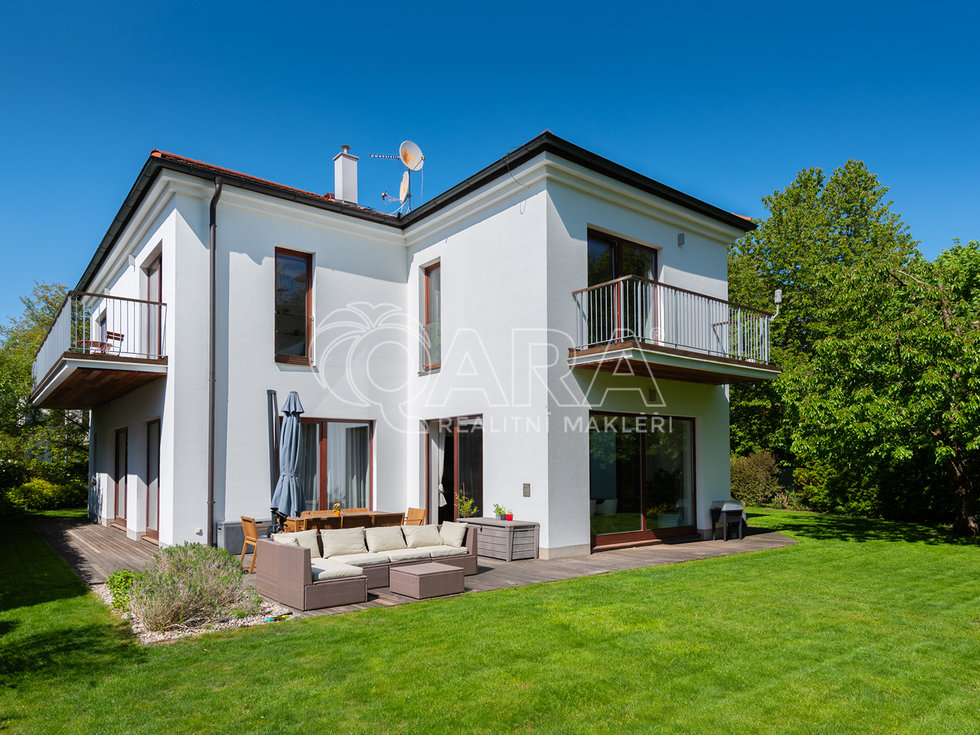 Prodej rodinného domu 285 m², Statenice