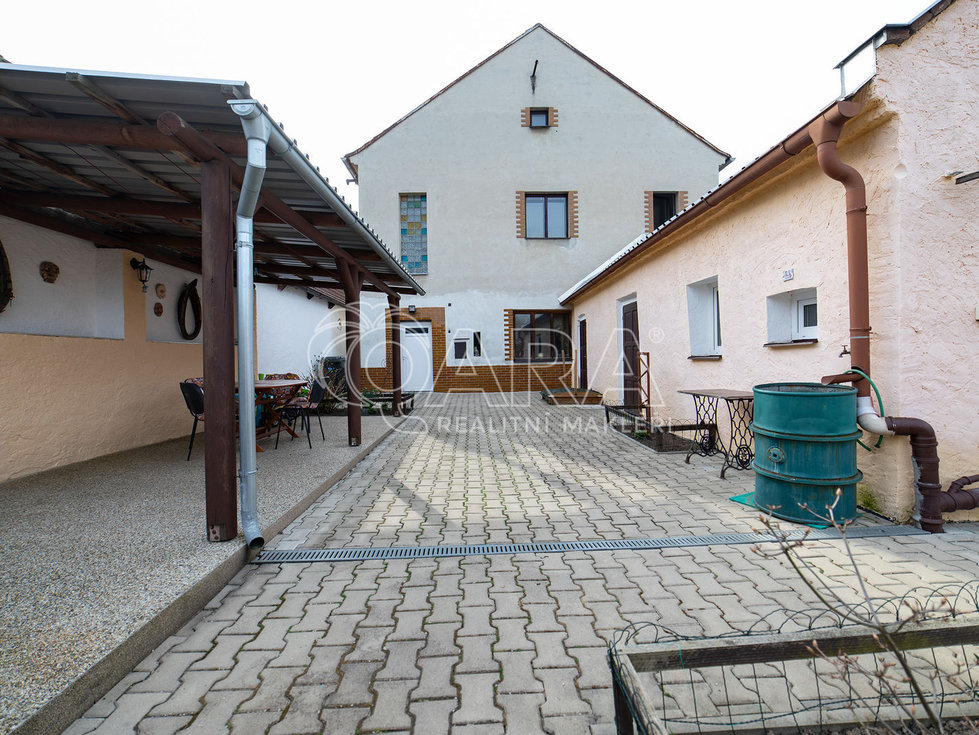 Prodej rodinného domu 300 m², Dolní Beřkovice