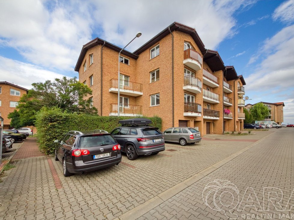 Pronájem bytu 3+kk 94 m², Dolní Břežany