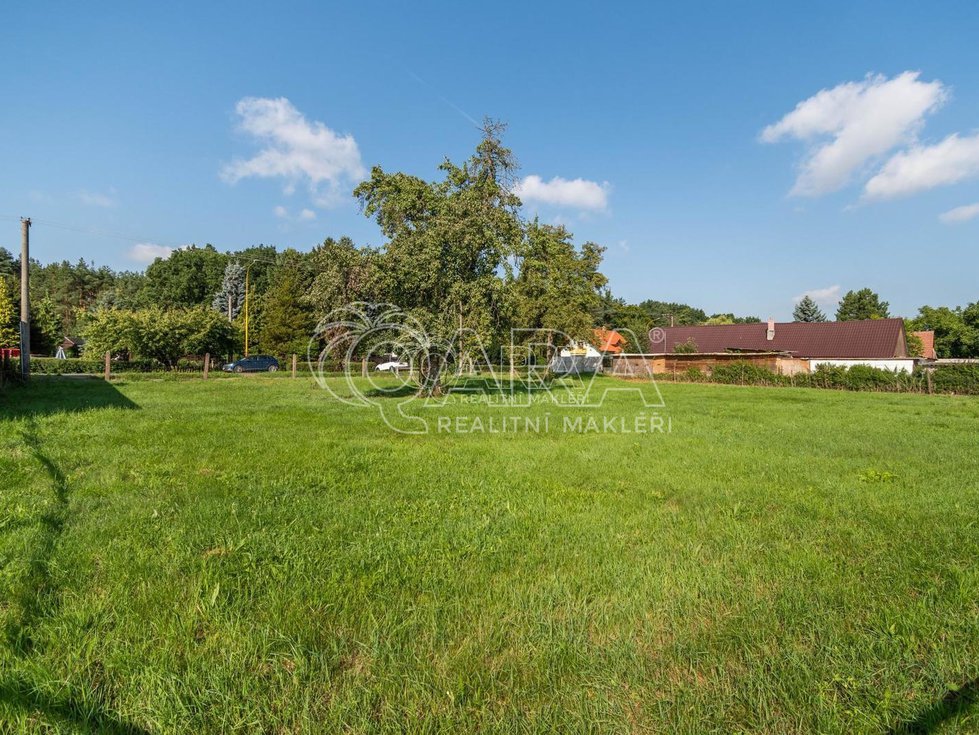 Prodej stavební parcely 1300 m², Kladruby nad Labem