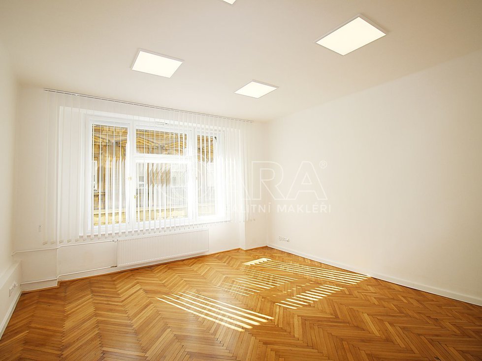 Pronájem kanceláře 24 m², Praha