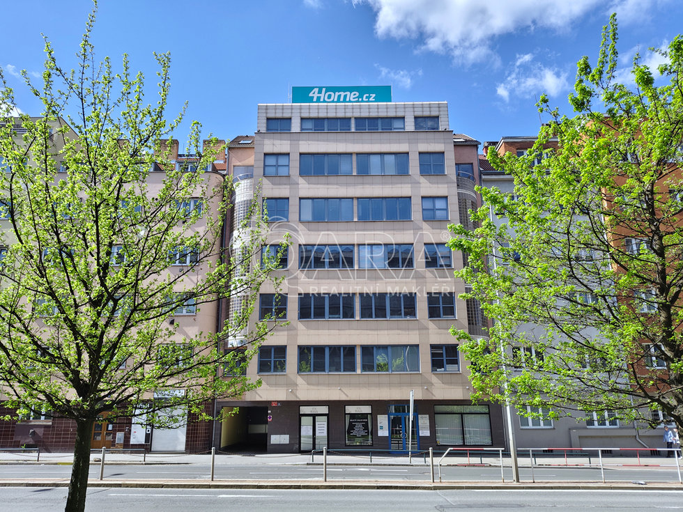 Pronájem kanceláře 240 m², Praha