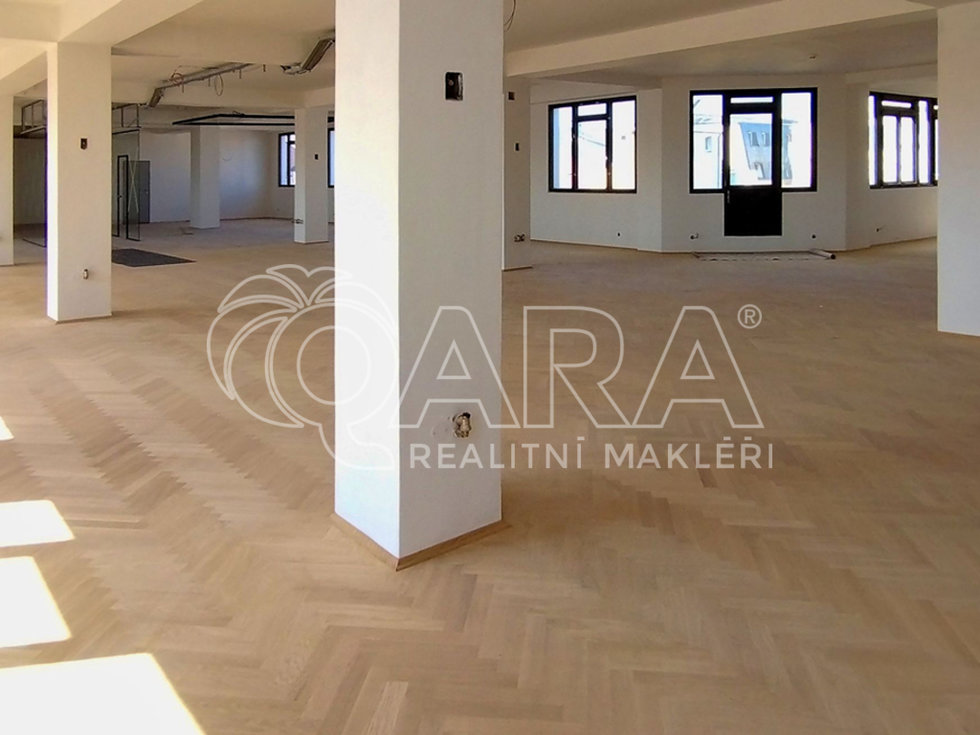 Pronájem kanceláře 300 m², Praha