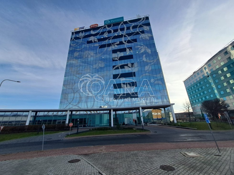 Pronájem kanceláře 220 m², Praha