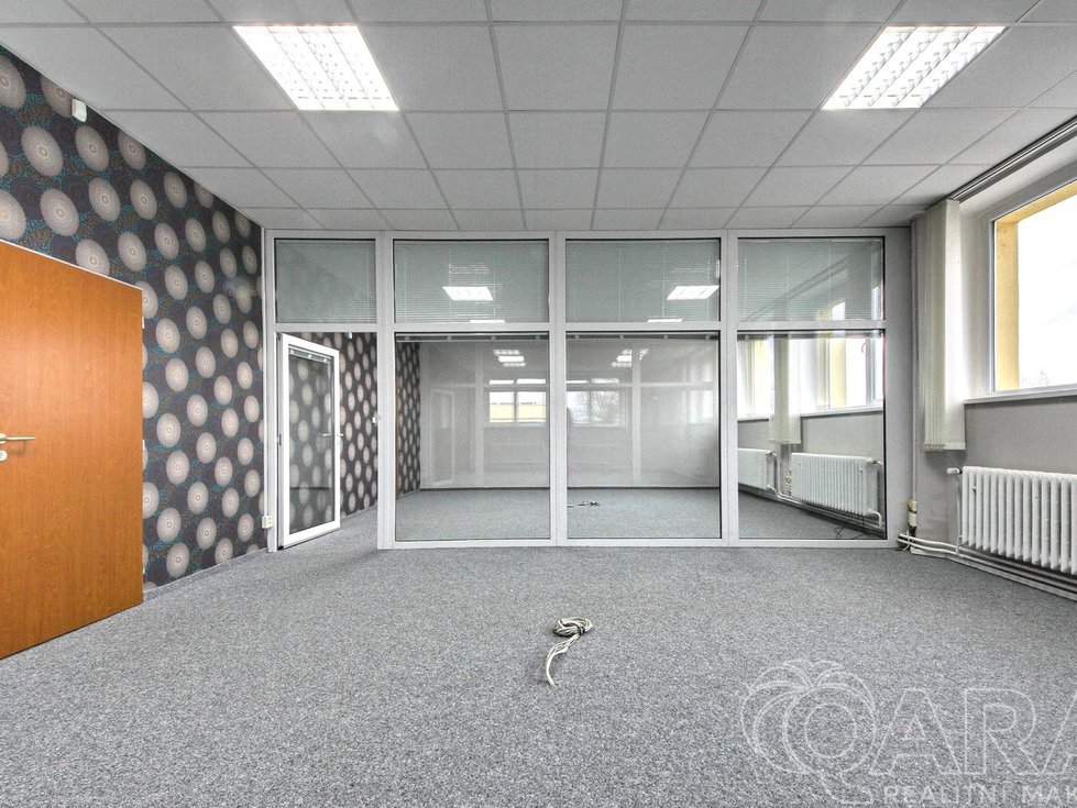 Pronájem kanceláře 56 m², Vestec