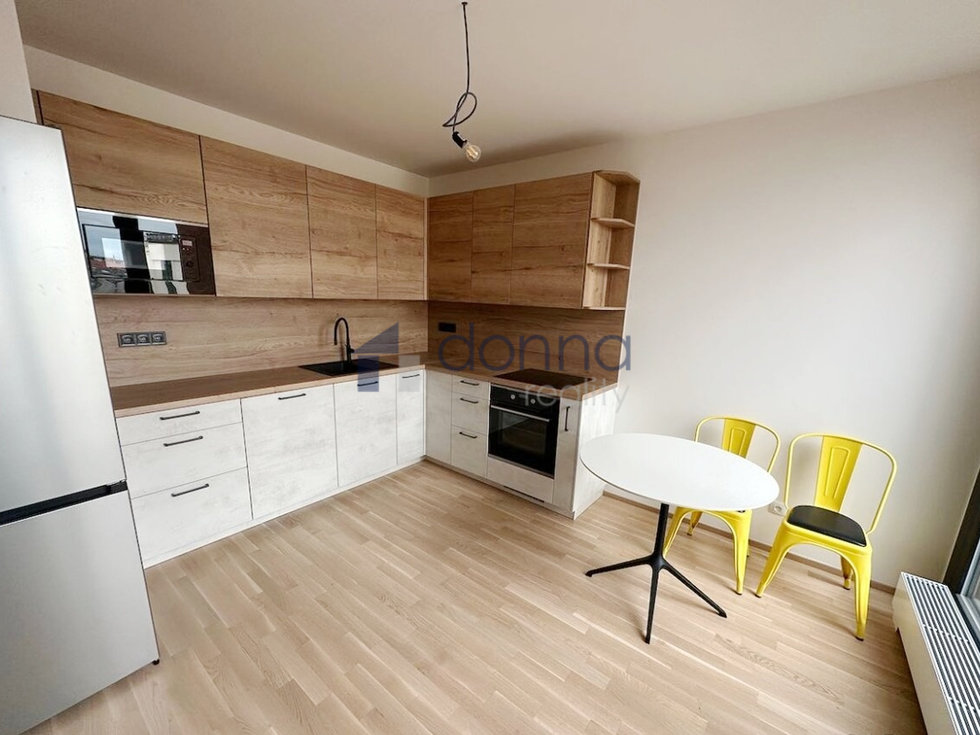 Pronájem bytu 2+kk 65 m², Praha