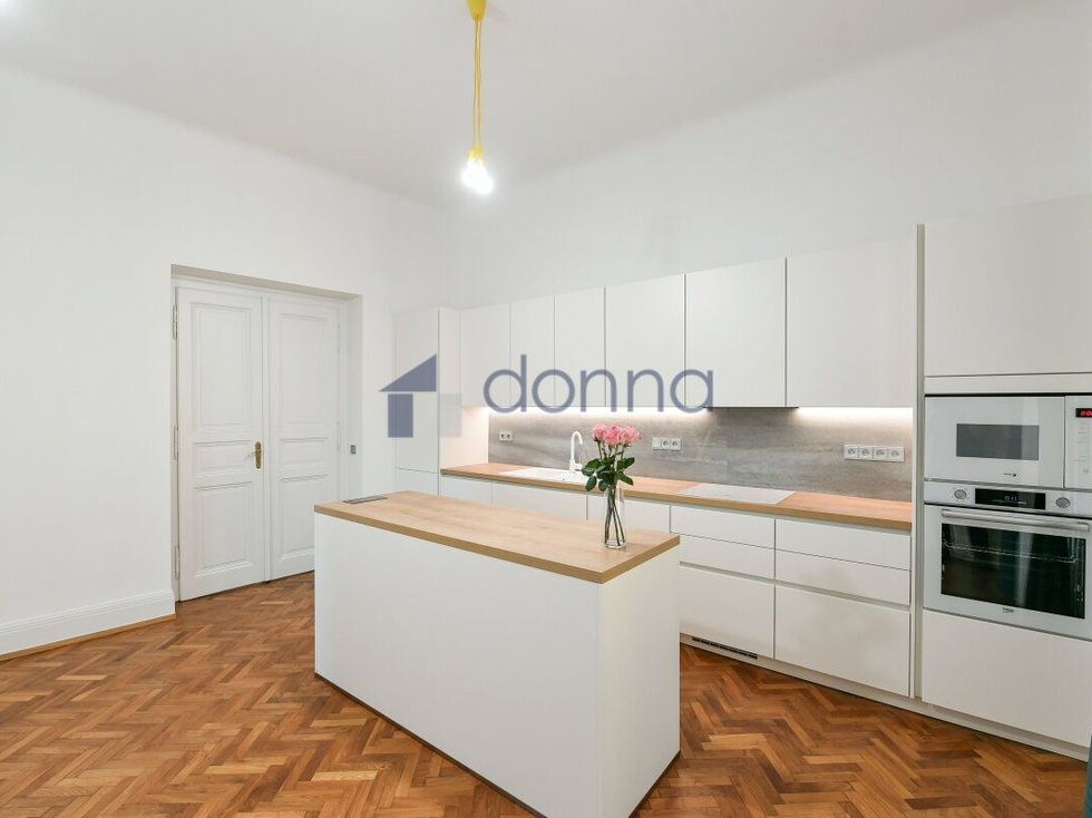 Pronájem bytu 3+1 98 m², Praha