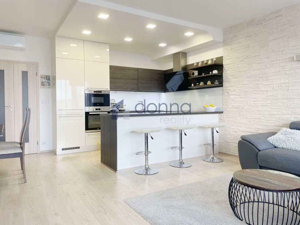 Pronájem bytu 3+kk 79 m², Praha