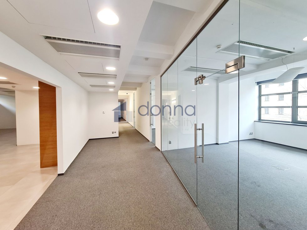 Pronájem obchodu 321 m², Praha