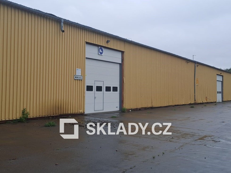 hala 1200 m2.
