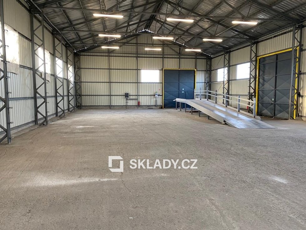 sklad 880 m2 -Žalany