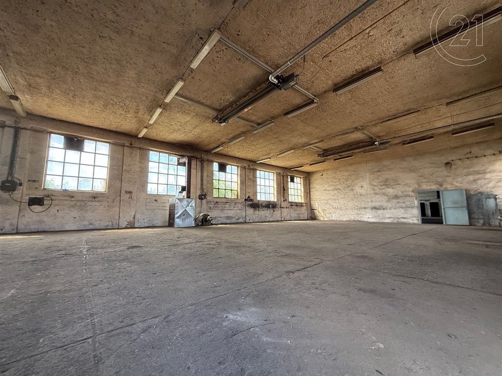 Prodej výrobního objektu 1309 m², Znojmo
