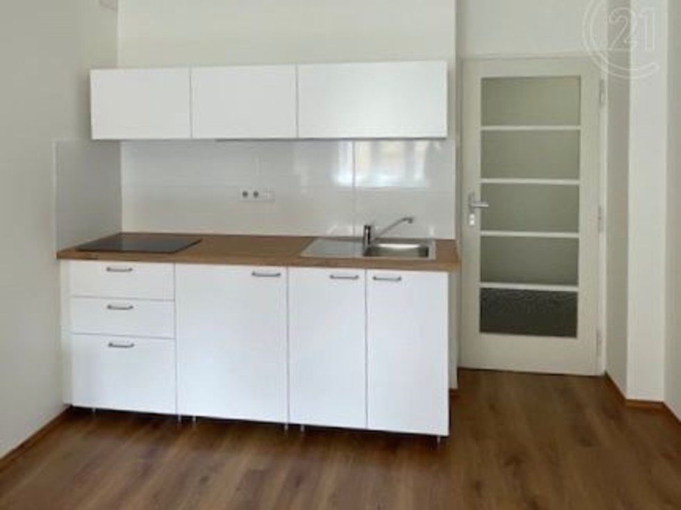 Pronájem bytu 1+kk, garsoniery 32 m², Praha
