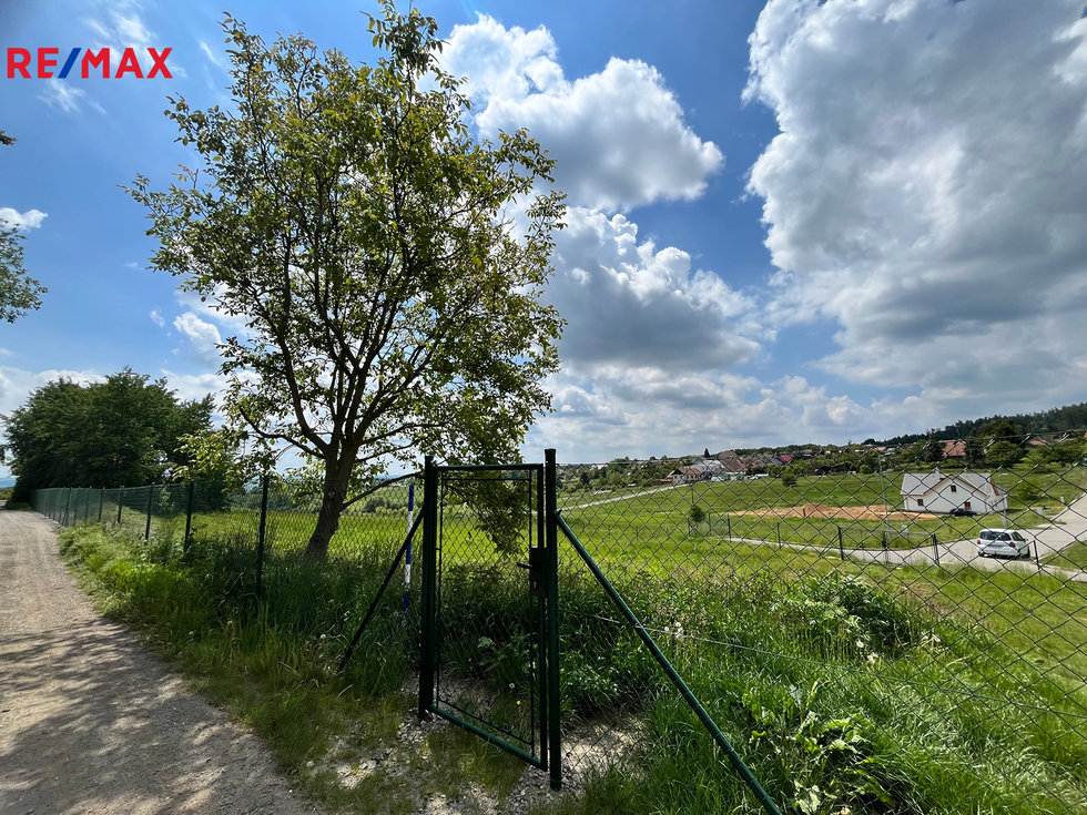 Prodej stavební parcely 2168 m², Olšany