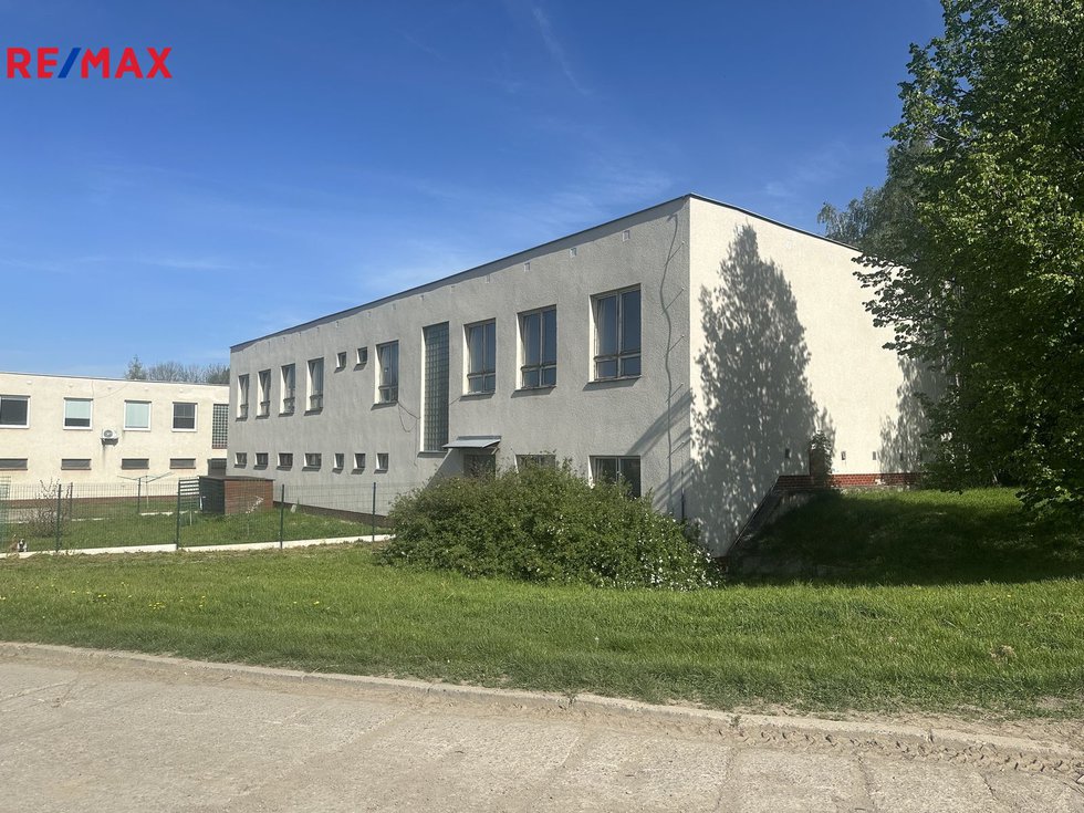 Pronájem skladu 325 m², Brankovice