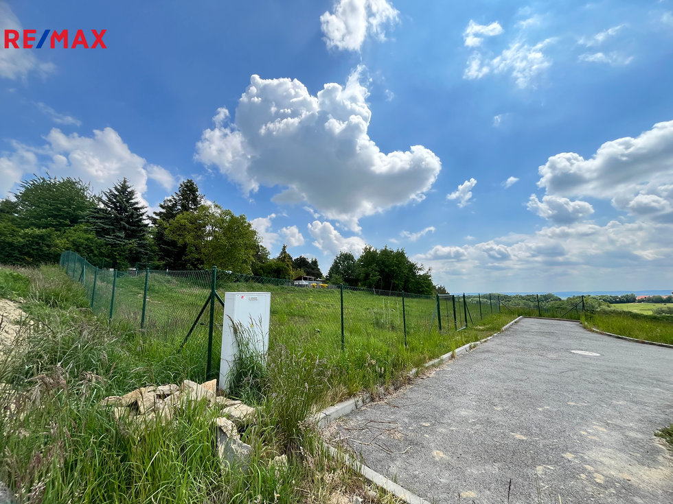 Prodej stavební parcely 2168 m², Olšany