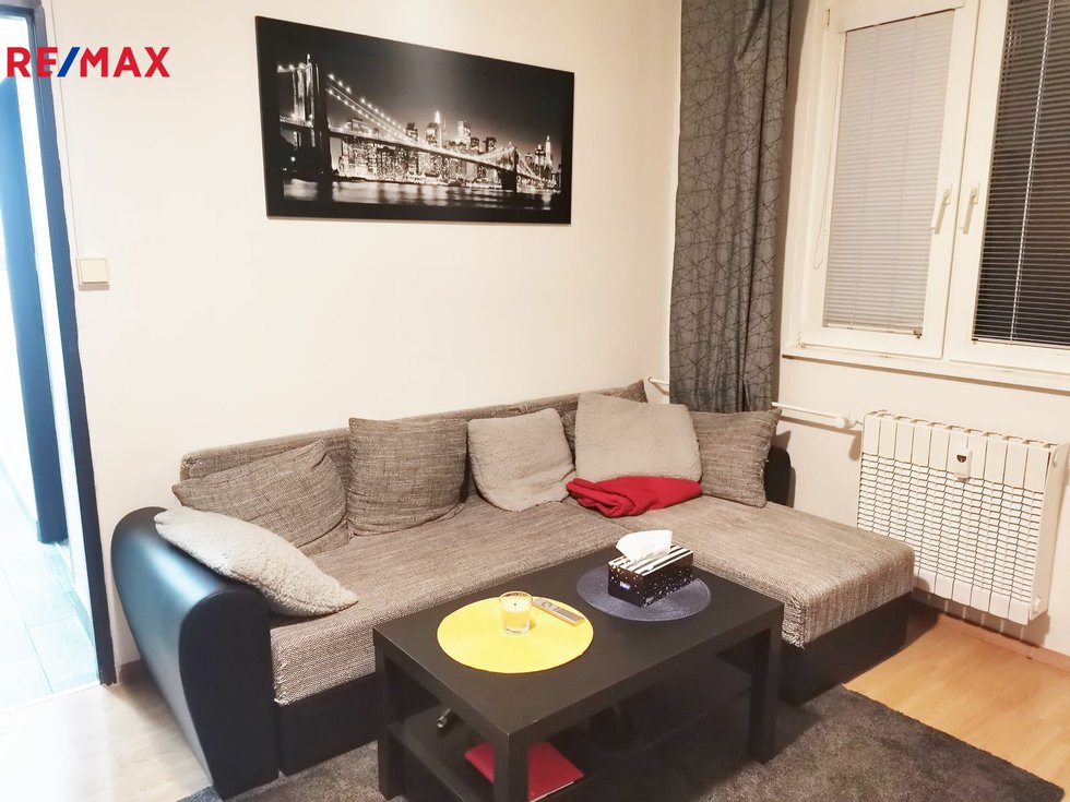 Pronájem bytu 2+kk 36 m², Mokrá-Horákov