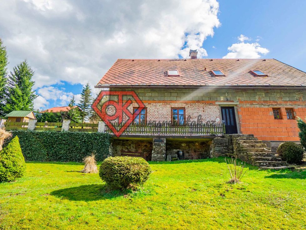 Prodej rodinného domu 190 m², České Petrovice
