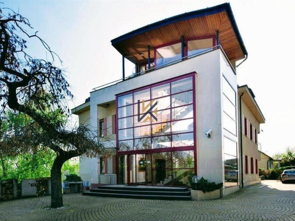 Pronájem kanceláře 135 m², Praha